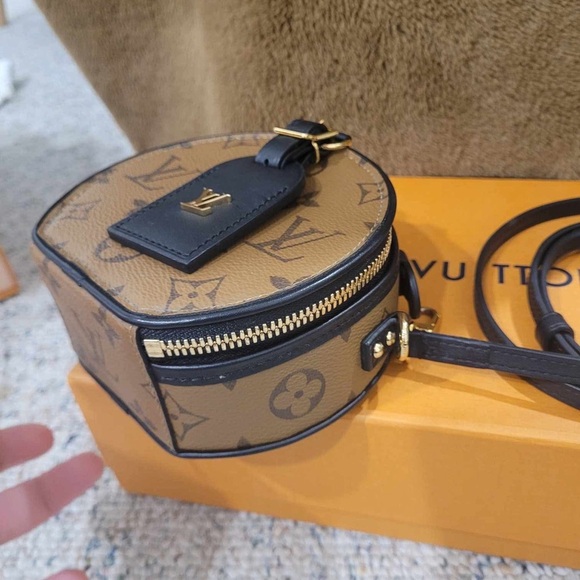 LOUIS VUITTON
2023 Monogram Reverse Mini Boite Chapeau - Picture 9 of 13